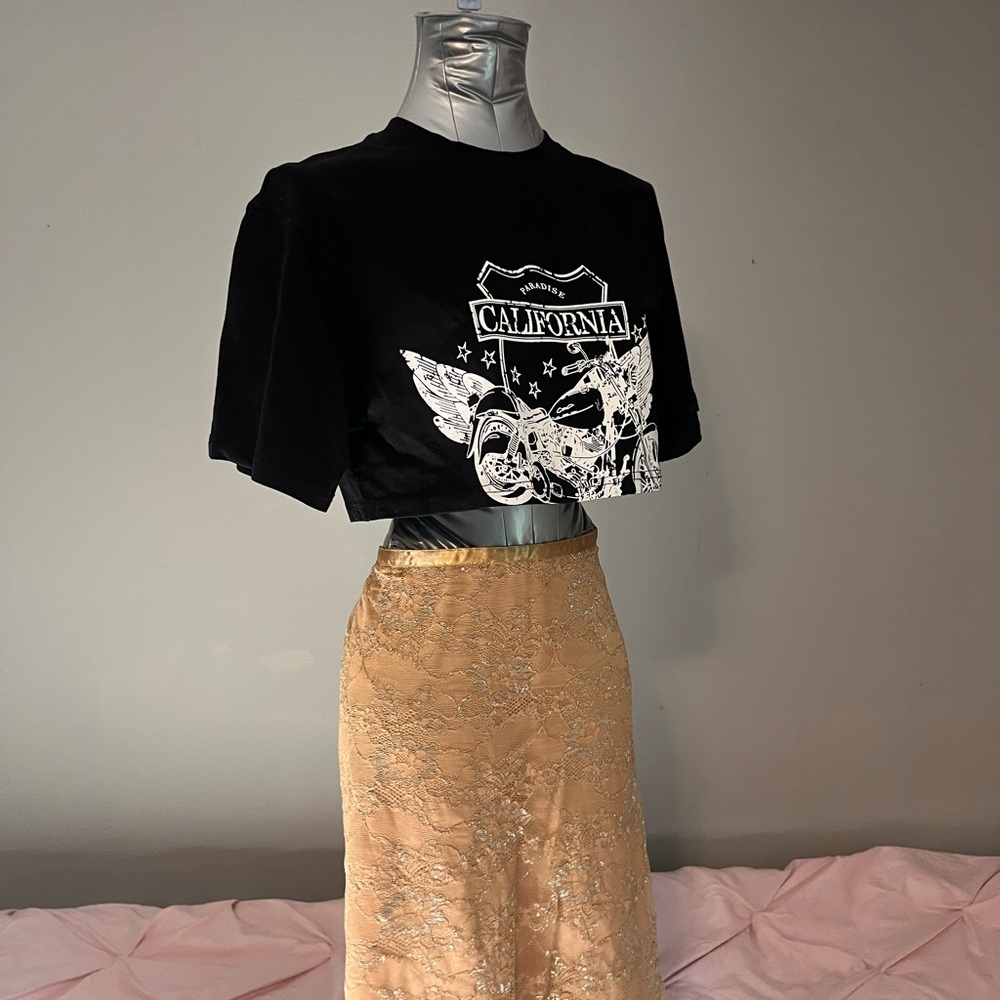 SHEIN Black Graphic Crop Top